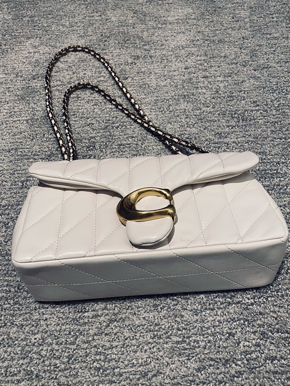 Coach Tabby 26 Quilted Cream Shoulder Bag with Gold C-Clasp NWOT - Picture 3 of 6